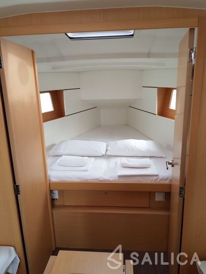 Oceanis 35.1 - Yacht Charter Sailica