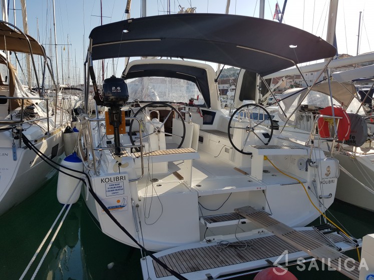 Oceanis 35.1 - Yacht Charter Sailica