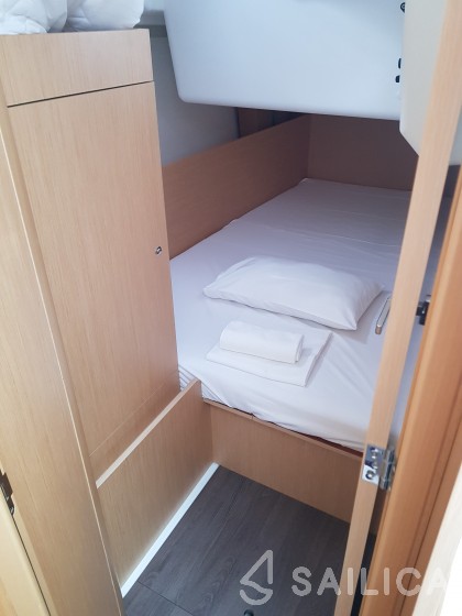 Oceanis 35.1 - Yacht Charter Sailica