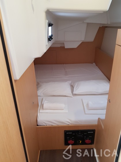 Oceanis 35.1 - Yacht Charter Sailica