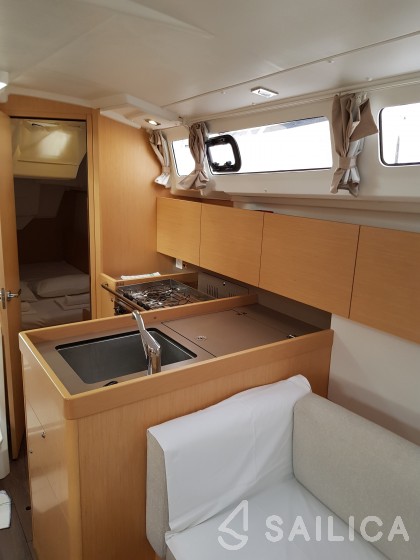 Oceanis 35.1 - Yacht Charter Sailica