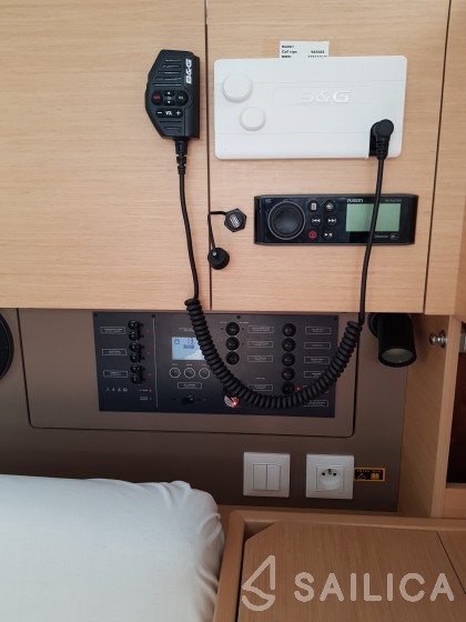 Oceanis 35.1 - Yacht Charter Sailica