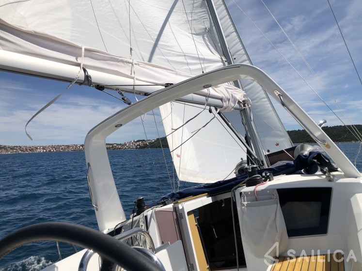 Oceanis 35.1 - Yacht Charter Sailica