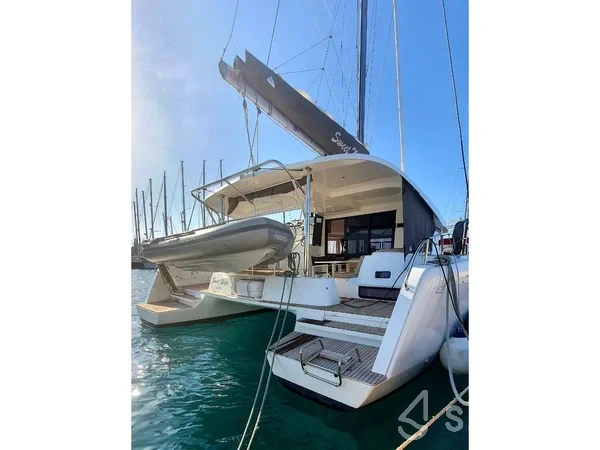 Lagoon 42 - Yacht Charter Sailica