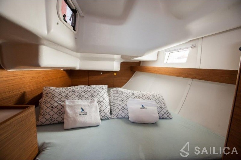 Elan 40 Impression - Yacht Charter Sailica