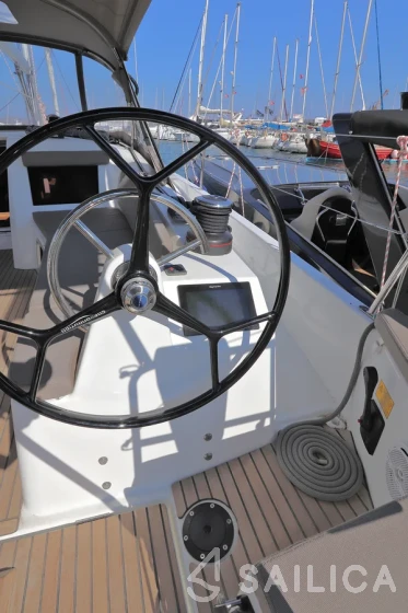 Sun Odyssey 410 - Yacht Charter Sailica