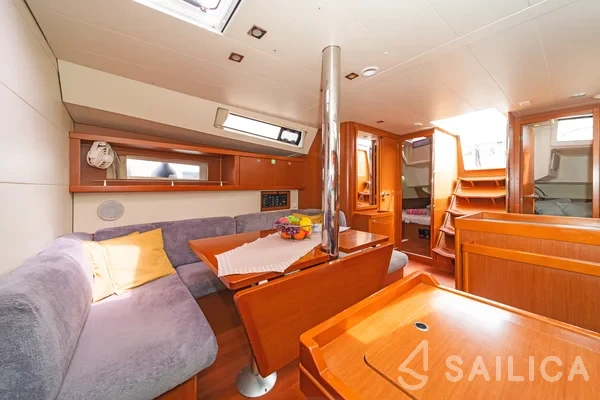 Oceanis 41 - Yacht Charter Sailica