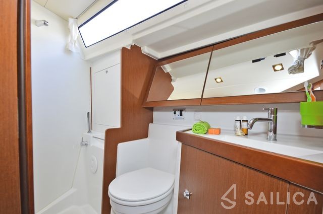 Oceanis 41 - Yacht Charter Sailica