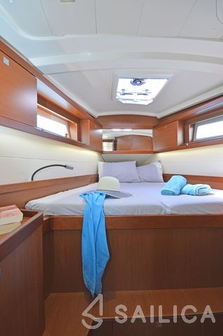 Oceanis 41 - Yacht Charter Sailica