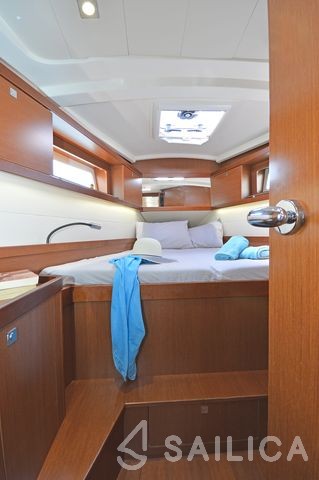 Oceanis 41 - Yacht Charter Sailica