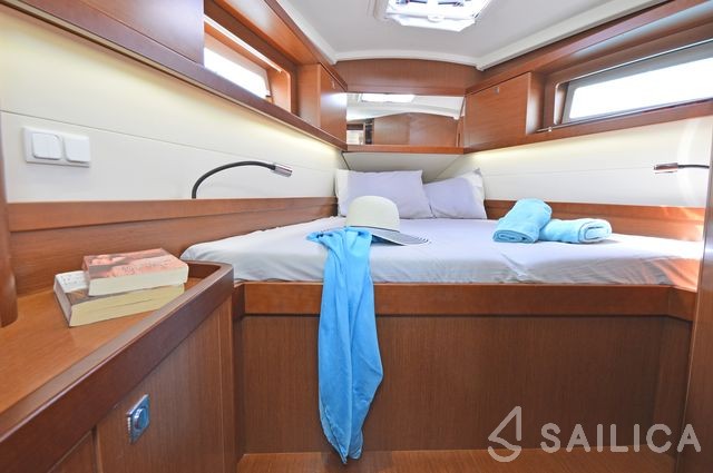 Oceanis 41 - Yacht Charter Sailica