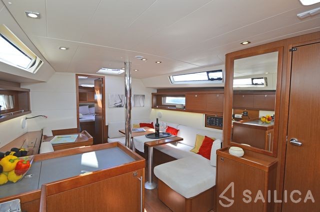 Oceanis 41 - Yacht Charter Sailica