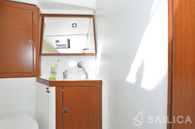Oceanis 41 - Yacht Charter Sailica