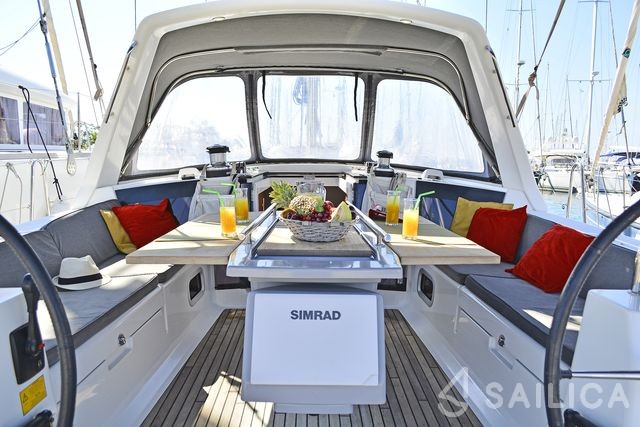 Oceanis 41 - Yacht Charter Sailica