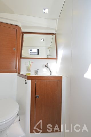 Oceanis 41 - Yacht Charter Sailica