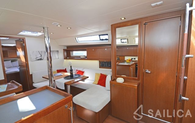 Oceanis 41 - Yacht Charter Sailica