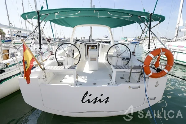 Oceanis 38 - Yacht Charter Sailica