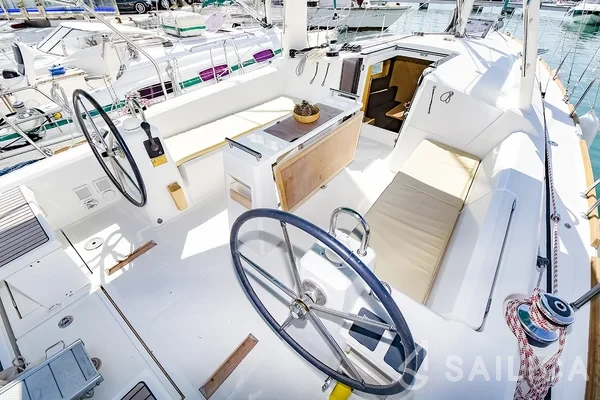 Oceanis 38 - Yacht Charter Sailica