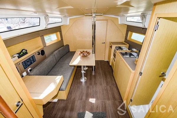 Oceanis 38 - Yacht Charter Sailica