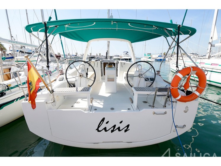 Oceanis 38 - Yacht Charter Sailica