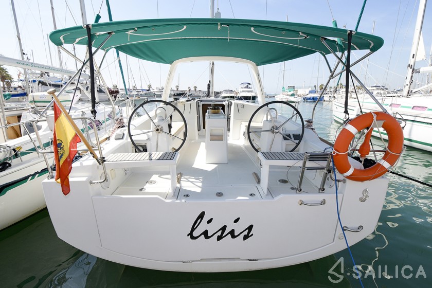 Oceanis 38 - Yacht Charter Sailica