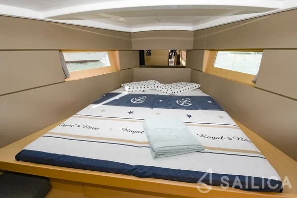 Oceanis 38 - Yacht Charter Sailica