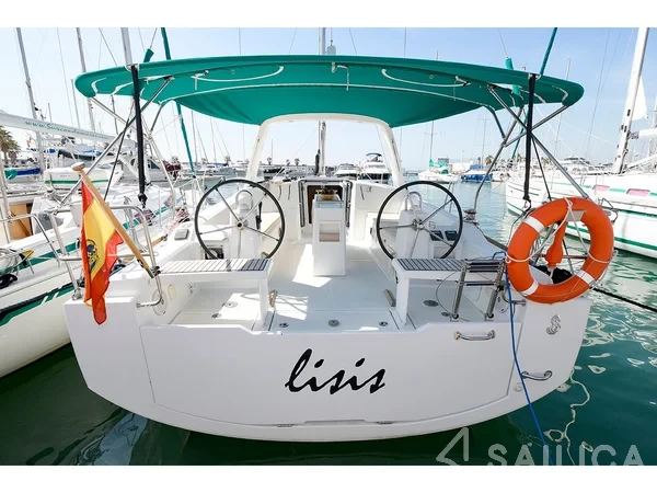 Oceanis 38 - Yacht Charter Sailica
