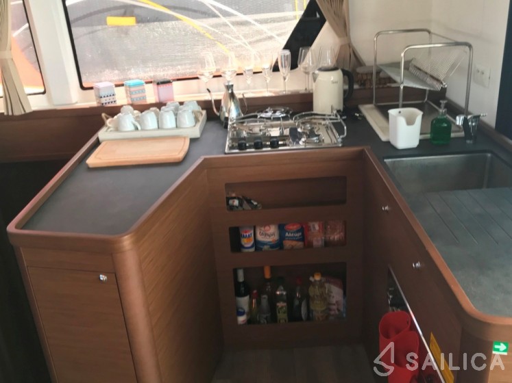 Lagoon 42 - Yacht Charter Sailica