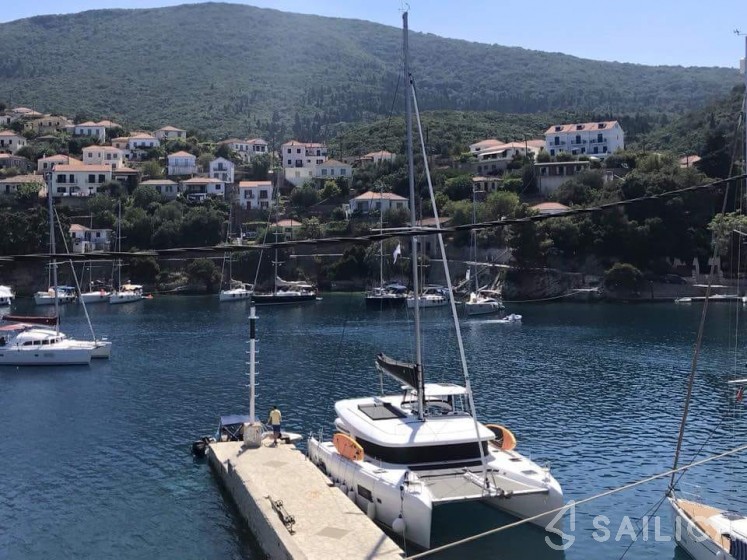 Lagoon 42 - Yacht Charter Sailica