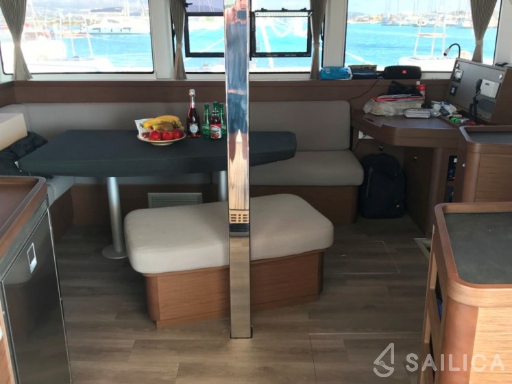 Lagoon 42 - Yacht Charter Sailica
