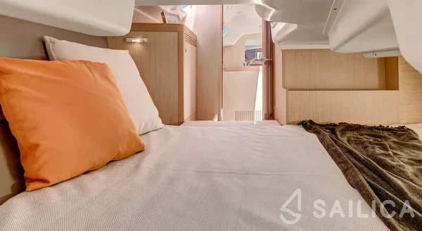 Oceanis 311 - Yacht Charter Sailica