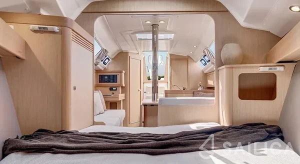 Oceanis 311 - Yacht Charter Sailica