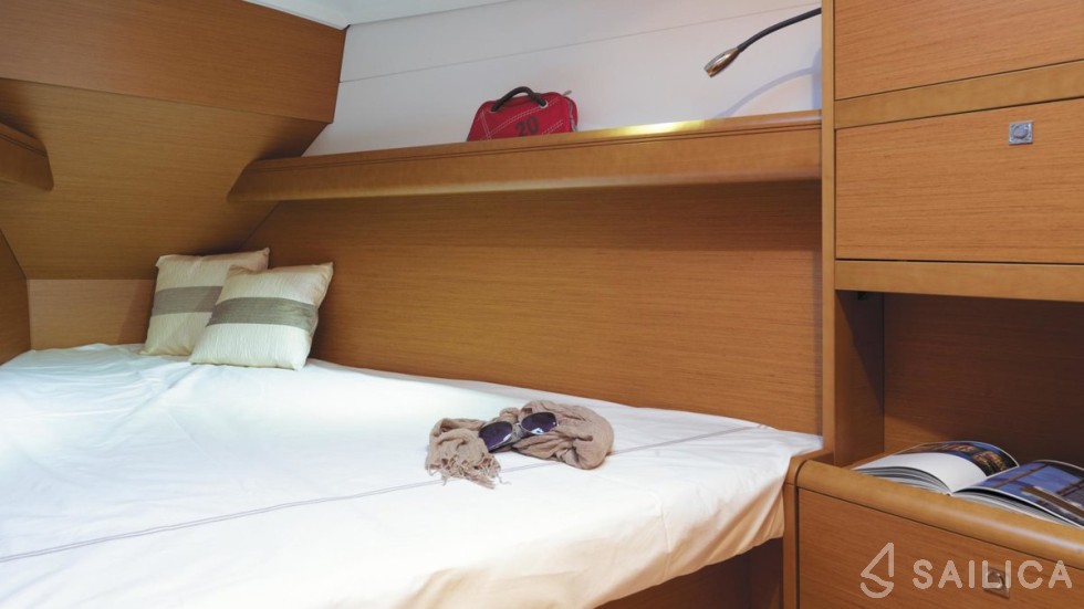 Oceanis 38 - Yacht Charter Sailica