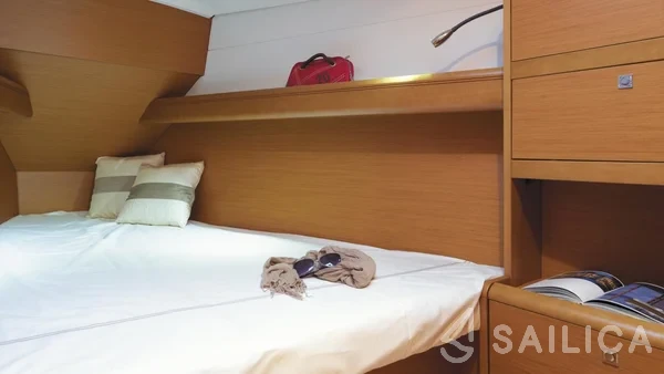 Oceanis 38 - Yacht Charter Sailica
