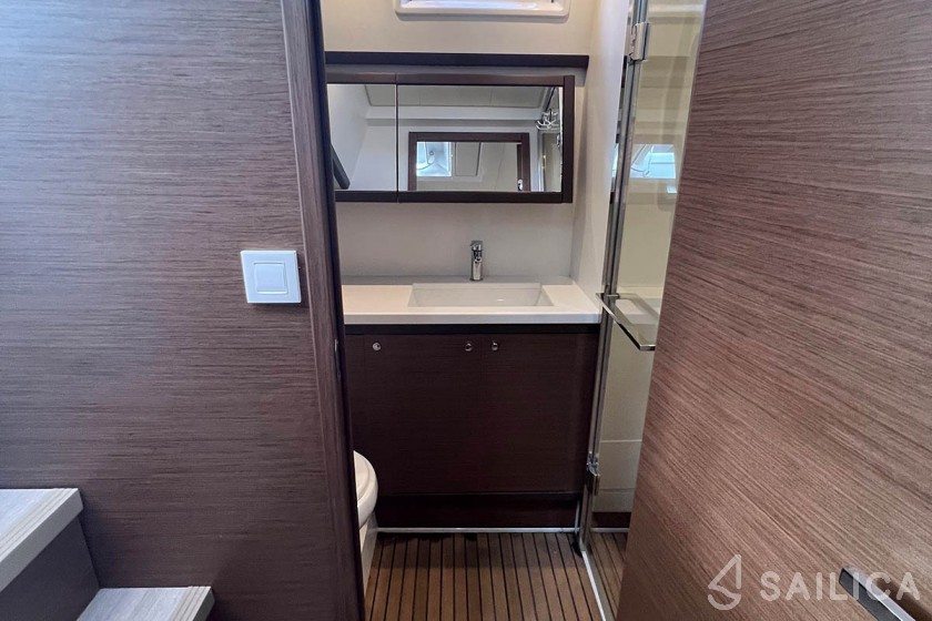 Lagoon 52F - Yacht Charter Sailica