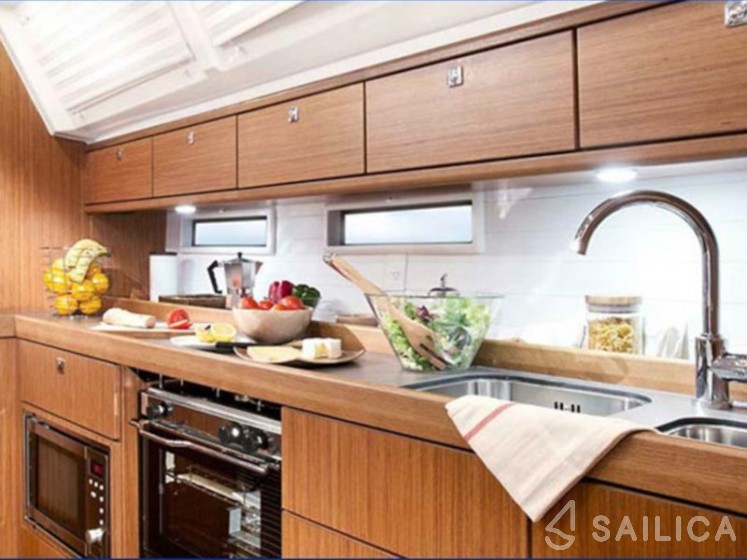 Bavaria 46 Cruiser - Yacht Charter Sailica