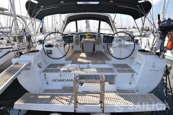 Oceanis 45 - Yacht Charter Sailica