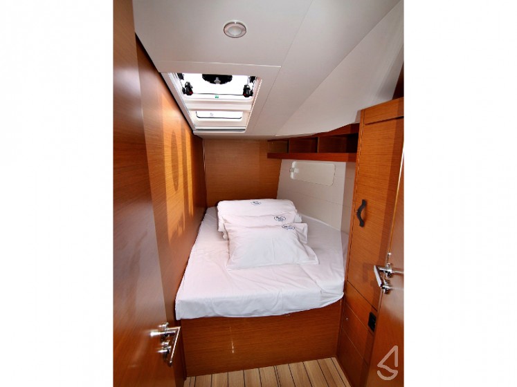 Jeanneau 54 - Yacht Charter Sailica
