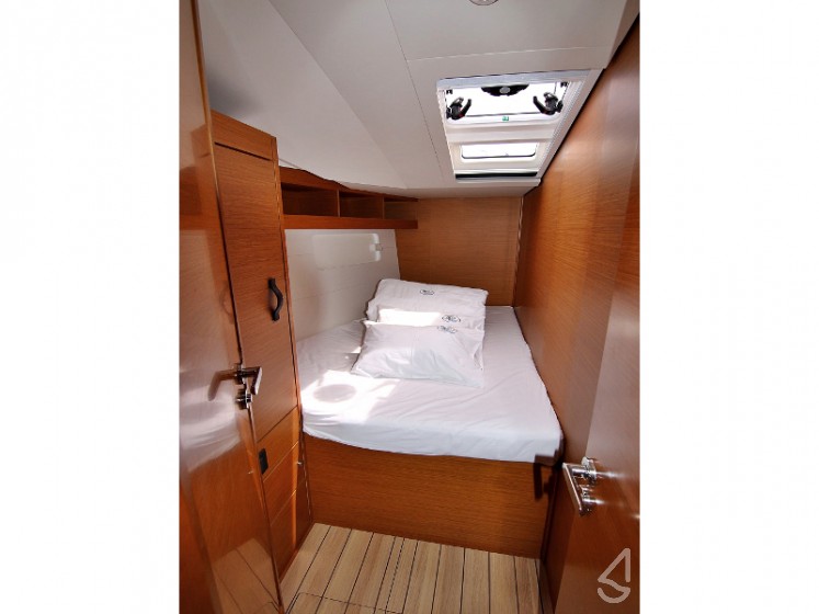 Jeanneau 54 - Yacht Charter Sailica