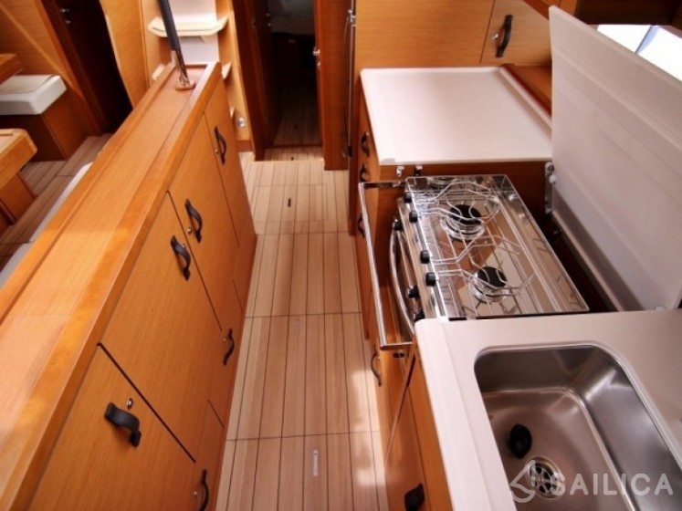 Jeanneau 54 - Yacht Charter Sailica