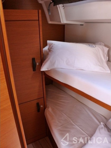 Jeanneau 54 - Yacht Charter Sailica