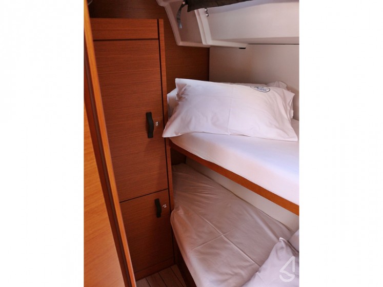 Jeanneau 54 - Yacht Charter Sailica