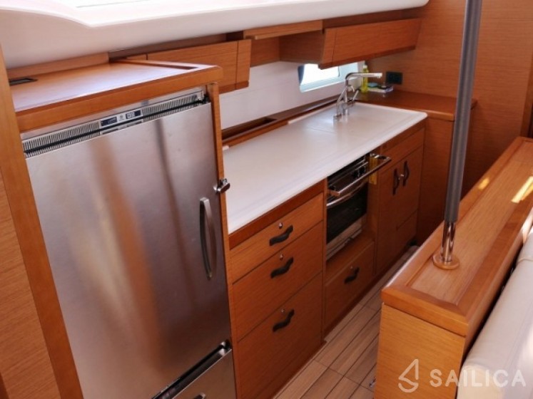 Jeanneau 54 - Yacht Charter Sailica