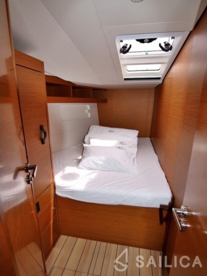 Jeanneau 54 - Yacht Charter Sailica