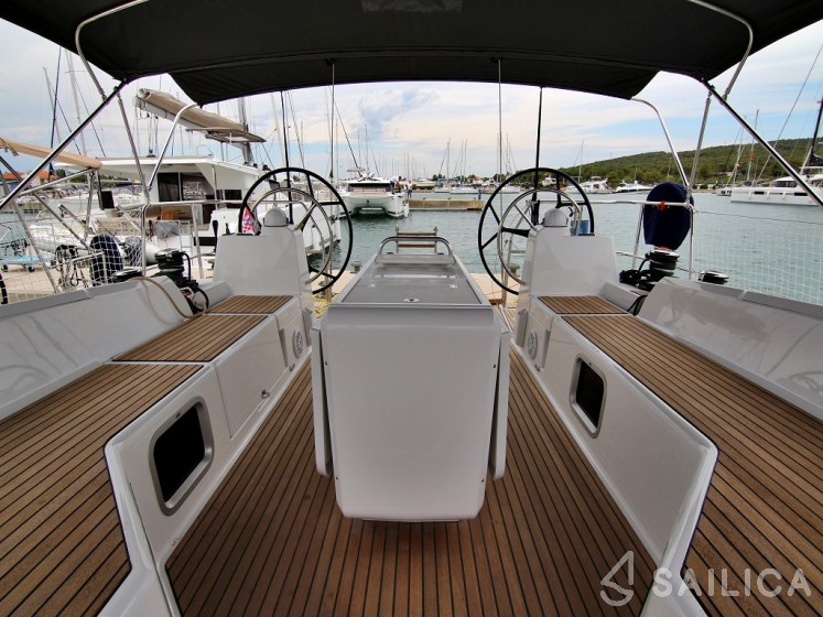 Jeanneau 54 - Yacht Charter Sailica