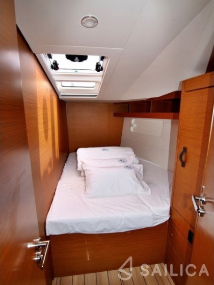 Jeanneau 54 - Yacht Charter Sailica