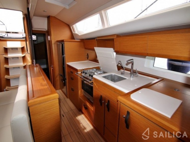 Jeanneau 54 - Yacht Charter Sailica