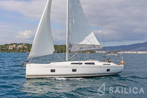 Hanse 418 - Yacht Charter Sailica