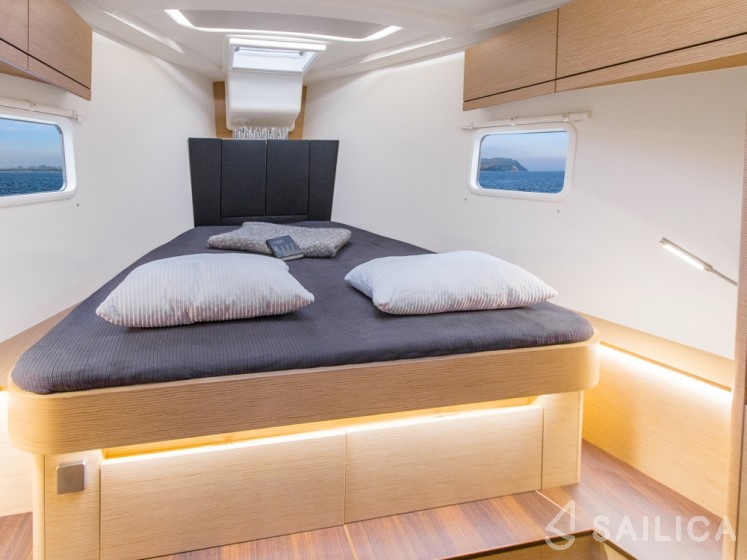 Hanse 418 - Yacht Charter Sailica