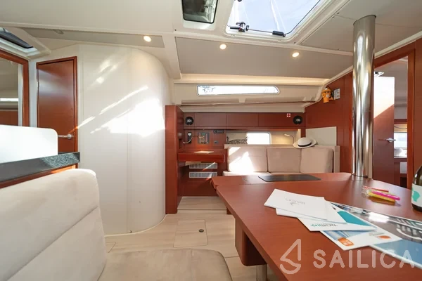 Hanse 418 - Yacht Charter Sailica